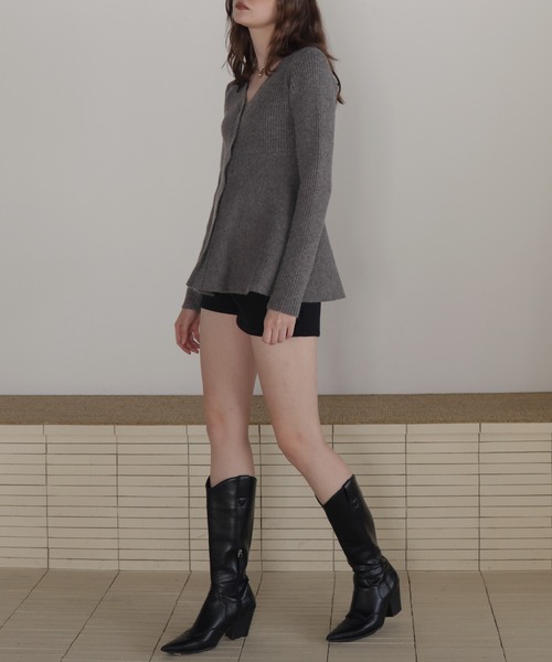 Mili affinity（ミリアフィニティー）の「ペプラムVネックリブニットカーディガン（ニット/セーター・レディース・アイボリー/グレー/ブラック・FREE）」の17枚目の写真