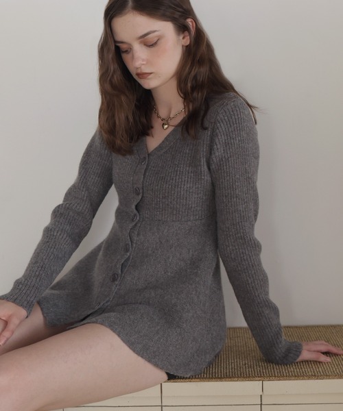 Mili affinity（ミリアフィニティー）の「ペプラムVネックリブニットカーディガン（ニット/セーター・レディース・アイボリー/グレー/ブラック・FREE）」の19枚目の写真