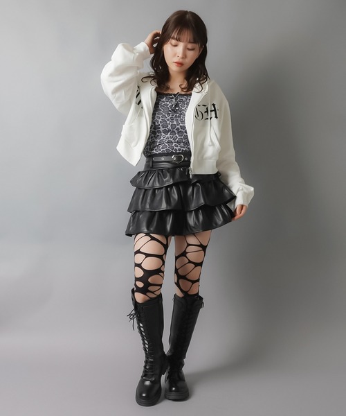 SPINNS(スピンズ)の「立体ロゴが可愛い★ショート丈ジップパーカー/オールドロゴ(パーカー・レディース・オフホワイト/杢グレー/ブラック/レッド・ONESIZE)」の9枚目の写真