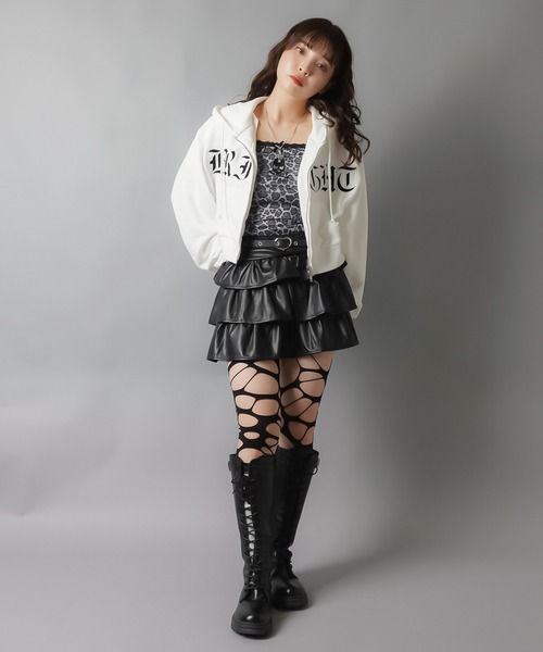 SPINNS(スピンズ)の「立体ロゴが可愛い★ショート丈ジップパーカー/オールドロゴ(パーカー・レディース・オフホワイト/杢グレー/ブラック/レッド・ONESIZE)」の11枚目の写真