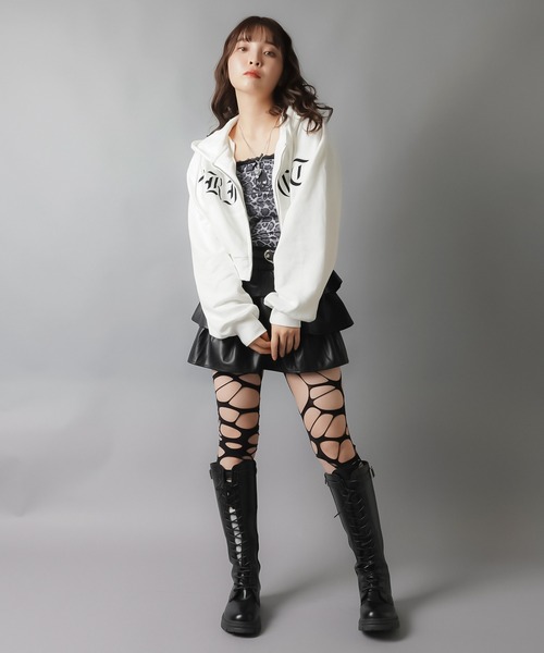 SPINNS(スピンズ)の「立体ロゴが可愛い★ショート丈ジップパーカー/オールドロゴ(パーカー・レディース・オフホワイト/杢グレー/ブラック/レッド・ONESIZE)」の8枚目の写真