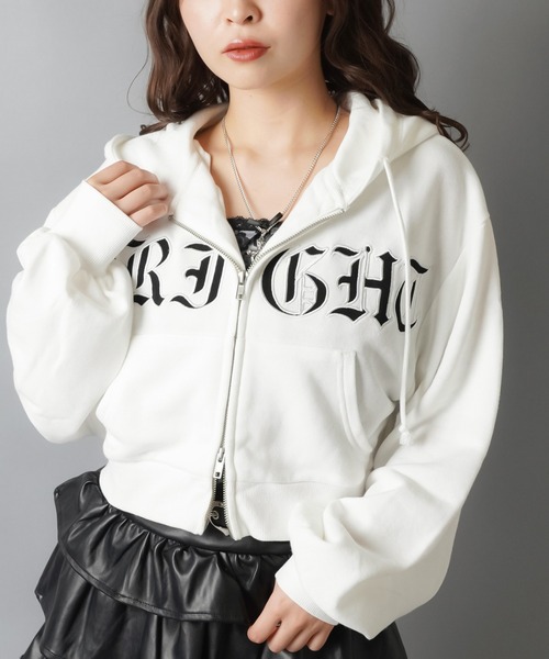 SPINNS(スピンズ)の「立体ロゴが可愛い★ショート丈ジップパーカー/オールドロゴ(パーカー・レディース・オフホワイト/杢グレー/ブラック/レッド・ONESIZE)」の5枚目の写真