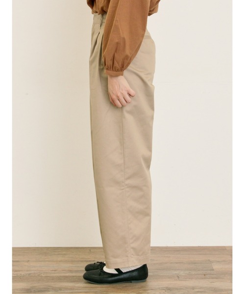Samansa Mos2（サマンサ モスモス）の「チノ2タックワイドストレートパンツ（チノパンツ・レディース・ベージュ/チャコールグレー・マルチサイズ）」の7枚目の写真