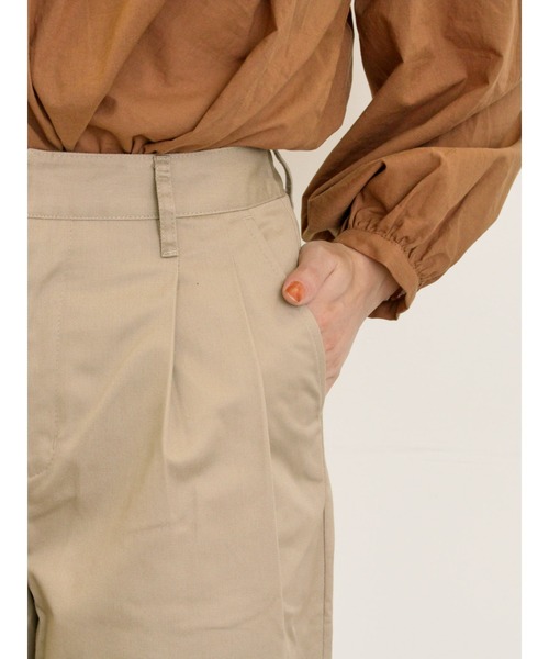 Samansa Mos2（サマンサ モスモス）の「チノ2タックワイドストレートパンツ（チノパンツ・レディース・ベージュ/チャコールグレー・マルチサイズ）」の8枚目の写真