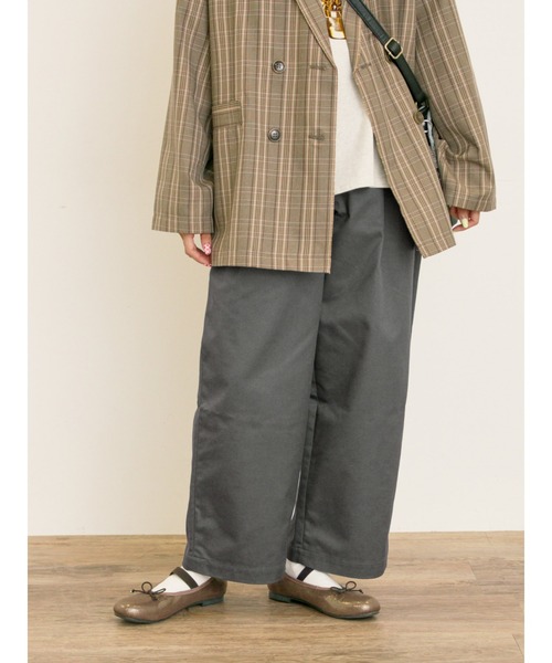 Samansa Mos2（サマンサ モスモス）の「チノ2タックワイドストレートパンツ（チノパンツ・レディース・ベージュ/チャコールグレー・マルチサイズ）」の18枚目の写真