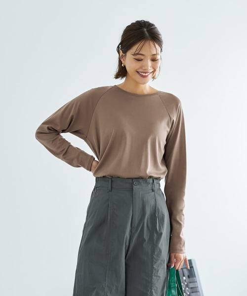 STYLE DELI(スタイルデリ)の「【ものづくりJAPAN】MeltyスムースラグランロングTシャツ(Tシャツ/カットソー・レディース・ベージュ系/ブラック・FREE)」の4枚目の写真