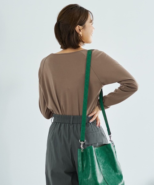 STYLE DELI(スタイルデリ)の「【ものづくりJAPAN】MeltyスムースラグランロングTシャツ(Tシャツ/カットソー・レディース・ベージュ系/ブラック・FREE)」の6枚目の写真