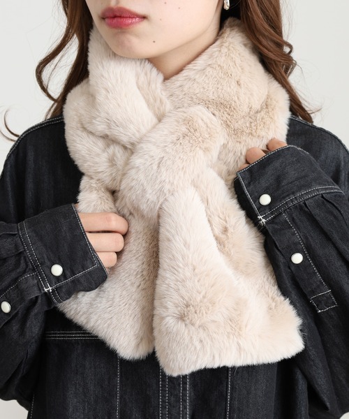 FUNALIVE（ファンアライブ）の「もこもこ フェイクファー ティペット（ネックウォーマー/スヌード・レディース・ブラック/グレイッシュベージュ/ライトベージュ/ピンク系/ライトグレー/ホワイト・FREE）」の4枚目の写真