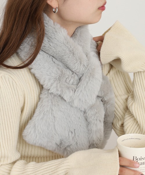 FUNALIVE（ファンアライブ）の「もこもこ フェイクファー ティペット（ネックウォーマー/スヌード・レディース・ブラック/グレイッシュベージュ/ライトベージュ/ピンク系/ライトグレー/ホワイト・FREE）」の3枚目の写真