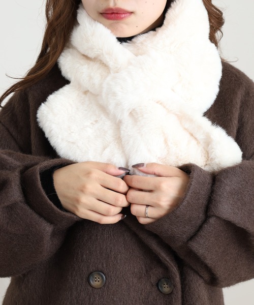 FUNALIVE（ファンアライブ）の「もこもこ フェイクファー ティペット（ネックウォーマー/スヌード・レディース・ブラック/グレイッシュベージュ/ライトベージュ/ピンク系/ライトグレー/ホワイト・FREE）」の7枚目の写真