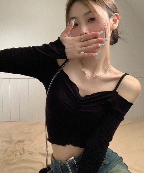 VIBGYOR(ヴィブジョー)の「【EIZZ/アイズ】オフショル ギャザー クロップド 長袖 トップス(Tシャツ/カットソー・レディース・ブラック/グレー/ホワイト・FREE)」の5枚目の写真