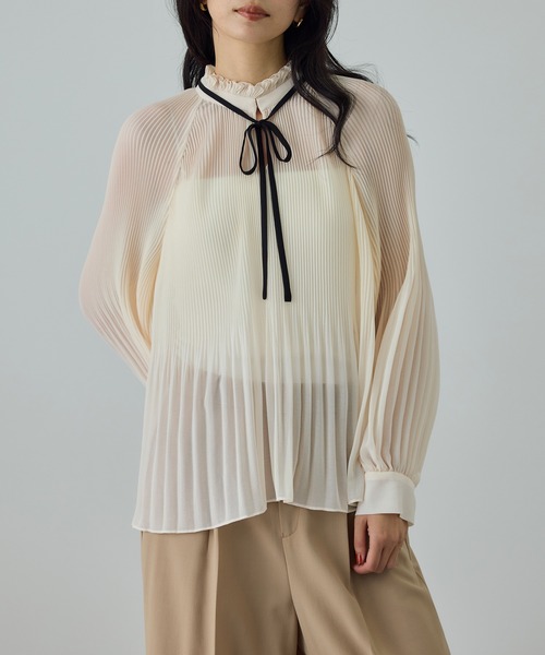 ROPE'（ロペ）の「プリーツデザインブラウス/イージーケア（シャツ/ブラウス・レディース・オフホワイト/ネイビー・FREE）」の9枚目の写真