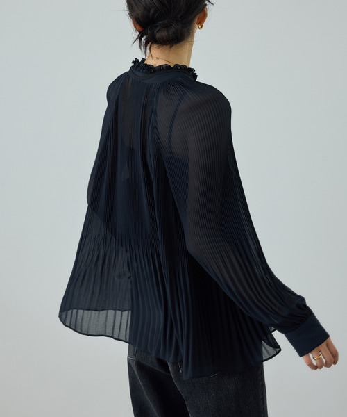 ROPE'（ロペ）の「プリーツデザインブラウス/イージーケア（シャツ/ブラウス・レディース・オフホワイト/ネイビー・FREE）」の12枚目の写真