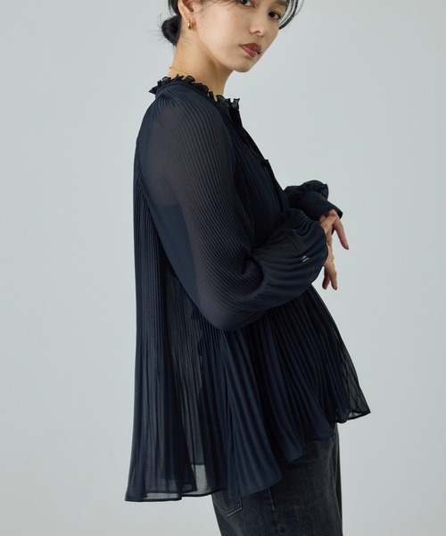 ROPE'（ロペ）の「プリーツデザインブラウス/イージーケア（シャツ/ブラウス・レディース・オフホワイト/ネイビー・FREE）」の14枚目の写真