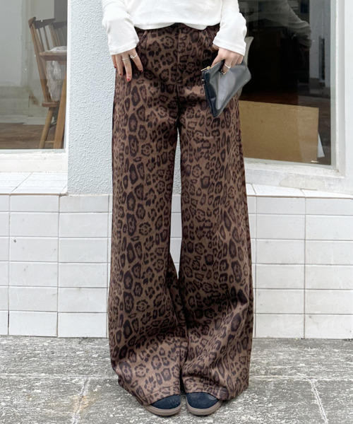 Ada.（エイダ）の「レオパード柄 ストレート パンツ（その他パンツ・レディース・ブラウン/カーキ・L/M）」の4枚目の写真