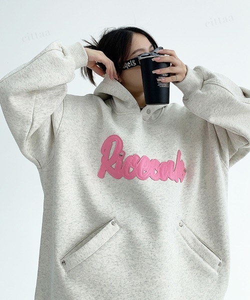 Dalfwin(ダールフィン)の「韓国ファッション Ricecakeフェイクレザーロゴパッチ スウェットフーディー(パーカー・レディース・グレー/ブラック・FREE)」の13枚目の写真