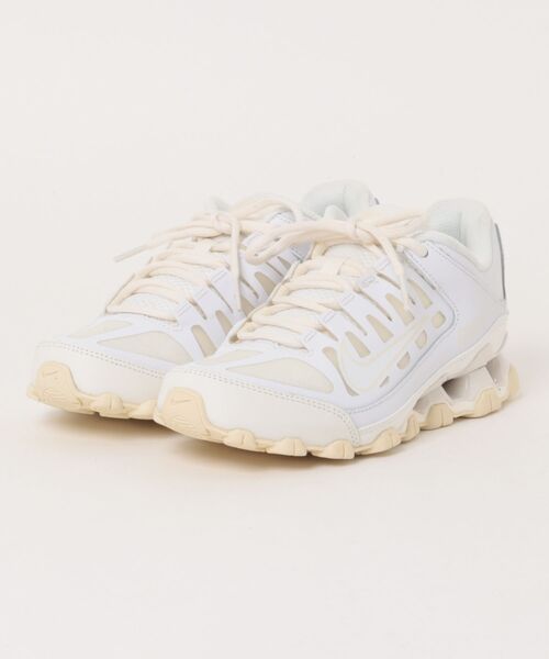 NIKE(ナイキ)の「《NIKE》Reax 8 TR(スニーカー・レディース・ブラック×ブラック/ホワイト×ホワイト/ホワイト系その他/ホワイト・28.0cm/27.5cm/27.0cm/26.5cm/25.0cm/24.0cm/23.5cm/23.0cm/26.0cm/25.5cm/24.5cm/22.5cm)」の1枚目の写真