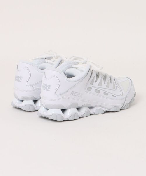 NIKE(ナイキ)の「《NIKE》Reax 8 TR(スニーカー・レディース・ブラック×ブラック/ホワイト×ホワイト/ホワイト系その他/ホワイト・28.0cm/27.5cm/27.0cm/26.5cm/25.0cm/24.0cm/23.5cm/23.0cm/26.0cm/25.5cm/24.5cm/22.5cm)」の5枚目の写真