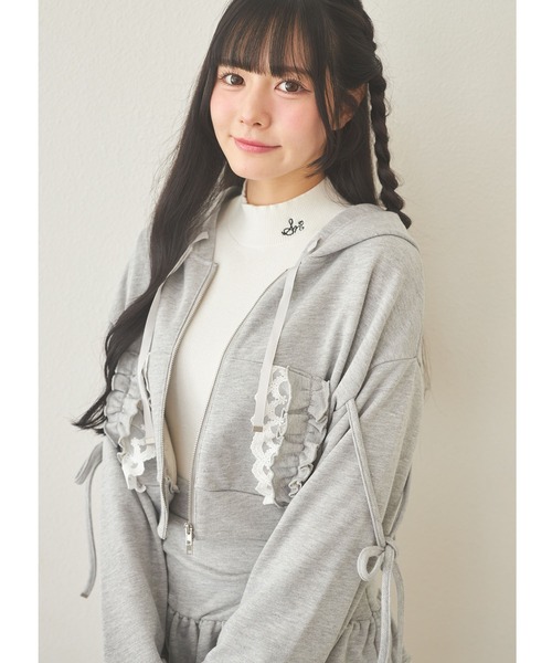 Suyunn(スユン)の「リボン付きレースフリルパーカー(パーカー・レディース・グレー/ブルー・M)」の7枚目の写真