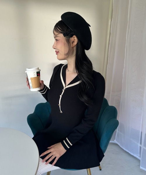 Mejoul（メジュール）の「襟付きVネックフレアリブニットワンピース（ワンピース・レディース・ブラック/ベージュ・F）」の4枚目の写真