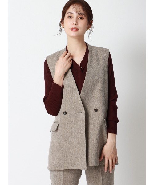 SUIT SQUARE（スーツスクエア）の「CHANTOWA バックデザインジレ ウォッシャブル ツイードライクシャンブレー 織柄（ベスト・レディース・ベージュ/グレー・38(9号)/40(11号)）」の2枚目の写真