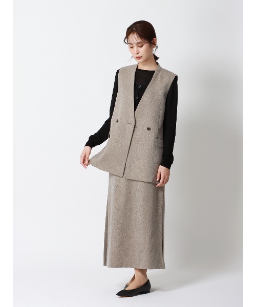 SUIT SQUARE（スーツスクエア）の「CHANTOWA バックデザインジレ ウォッシャブル ツイードライクシャンブレー 織柄（ベスト・レディース・ベージュ/グレー・38(9号)/40(11号)）」の4枚目の写真