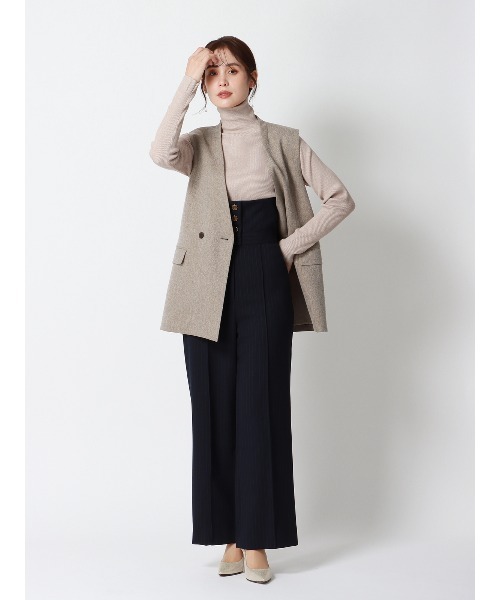 SUIT SQUARE（スーツスクエア）の「CHANTOWA バックデザインジレ ウォッシャブル ツイードライクシャンブレー 織柄（ベスト・レディース・ベージュ/グレー・38(9号)/40(11号)）」の5枚目の写真