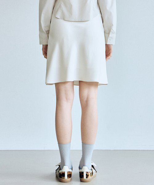 NICK&NICOLE（ニックアンドニコール）の「MINI SATIN FLARE SKIRT_CREAM（スカート・レディース・その他・SMALL/MEDIUM/LARGE）」の7枚目の写真
