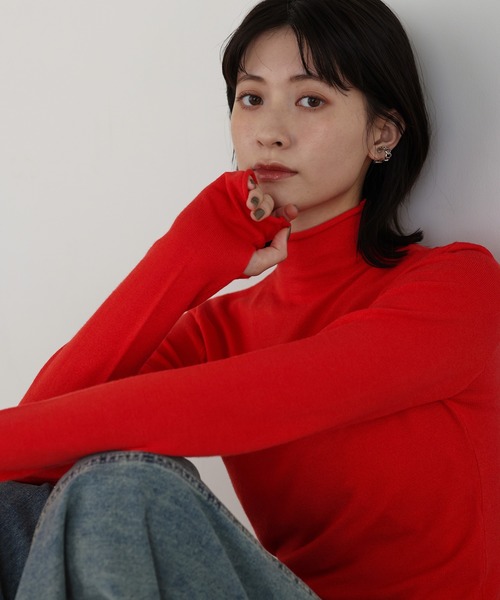 shetila(シェティラ)の「もちっと滑らかアンゴラタッチ フィンガーホールタートルニット(ニット/セーター・レディース・マスタード/オレンジ/ブラック/オフホワイト/グレー/ブルー・M)」の6枚目の写真
