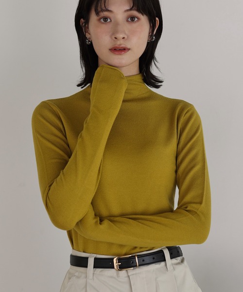 shetila(シェティラ)の「もちっと滑らかアンゴラタッチ フィンガーホールタートルニット(ニット/セーター・レディース・マスタード/オレンジ/ブラック/オフホワイト/グレー/ブルー・M)」の5枚目の写真