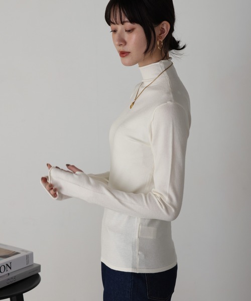 shetila(シェティラ)の「もちっと滑らかアンゴラタッチ フィンガーホールタートルニット(ニット/セーター・レディース・マスタード/オレンジ/ブラック/オフホワイト/グレー/ブルー・M)」の12枚目の写真