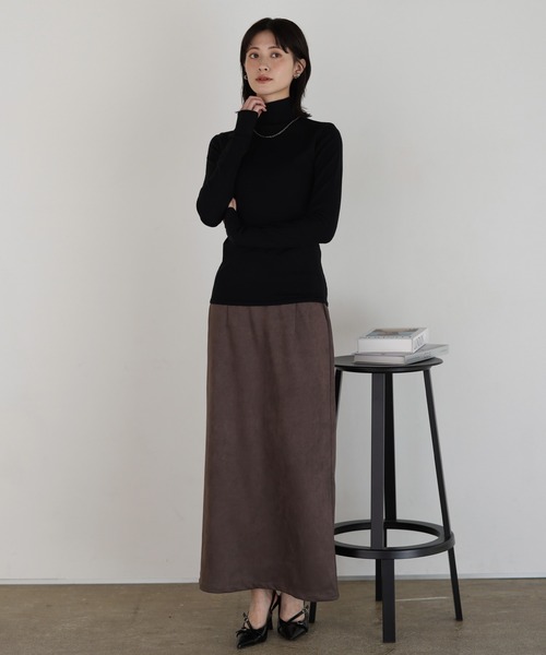 shetila(シェティラ)の「もちっと滑らかアンゴラタッチ フィンガーホールタートルニット(ニット/セーター・レディース・マスタード/オレンジ/ブラック/オフホワイト/グレー/ブルー・M)」の15枚目の写真