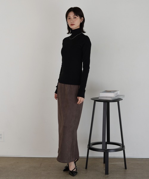 shetila(シェティラ)の「もちっと滑らかアンゴラタッチ フィンガーホールタートルニット(ニット/セーター・レディース・マスタード/オレンジ/ブラック/オフホワイト/グレー/ブルー・M)」の8枚目の写真