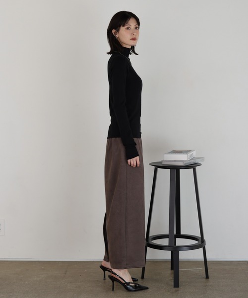 shetila(シェティラ)の「もちっと滑らかアンゴラタッチ フィンガーホールタートルニット(ニット/セーター・レディース・マスタード/オレンジ/ブラック/オフホワイト/グレー/ブルー・M)」の16枚目の写真