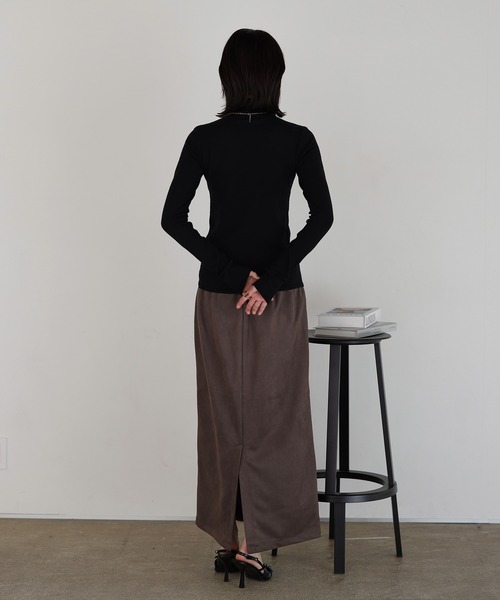 shetila(シェティラ)の「もちっと滑らかアンゴラタッチ フィンガーホールタートルニット(ニット/セーター・レディース・マスタード/オレンジ/ブラック/オフホワイト/グレー/ブルー・M)」の17枚目の写真