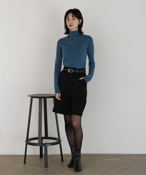 shetila(シェティラ)の「もちっと滑らかアンゴラタッチ フィンガーホールタートルニット(ニット/セーター・レディース・マスタード/オレンジ/ブラック/オフホワイト/グレー/ブルー・M)」の7枚目の写真