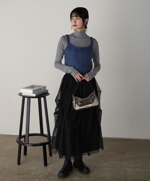 shetila(シェティラ)の「もちっと滑らかアンゴラタッチ フィンガーホールタートルニット(ニット/セーター・レディース・マスタード/オレンジ/ブラック/オフホワイト/グレー/ブルー・M)」の9枚目の写真