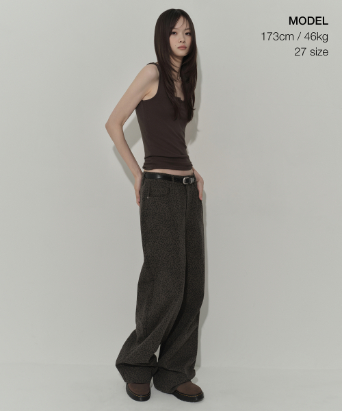 MUSINSA STANDARD WOMAN（ムシンサスタンダードウーマン）の「ウィメンズレオパードワイドデニムパンツ[カーキグレー]（デニムパンツ・レディース・その他・30/24/25/26/27/28/29）」の2枚目の写真