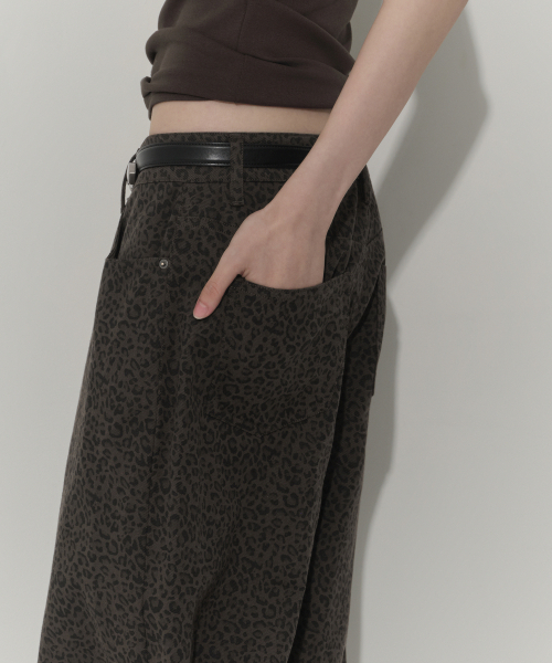 MUSINSA STANDARD WOMAN（ムシンサスタンダードウーマン）の「ウィメンズレオパードワイドデニムパンツ[カーキグレー]（デニムパンツ・レディース・その他・30/24/25/26/27/28/29）」の7枚目の写真