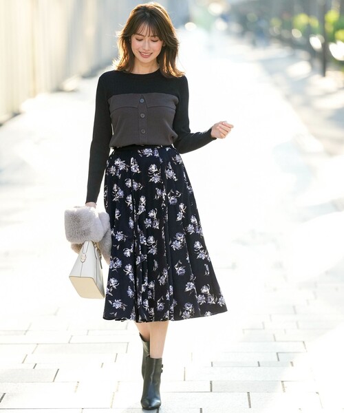 ANY SIS(エニィスィス)の「フラワータック スカート(スカート・レディース・ネイビー系9/ダークブラウン系4・SMALL/MEDIUM/LARGE)」の6枚目の写真