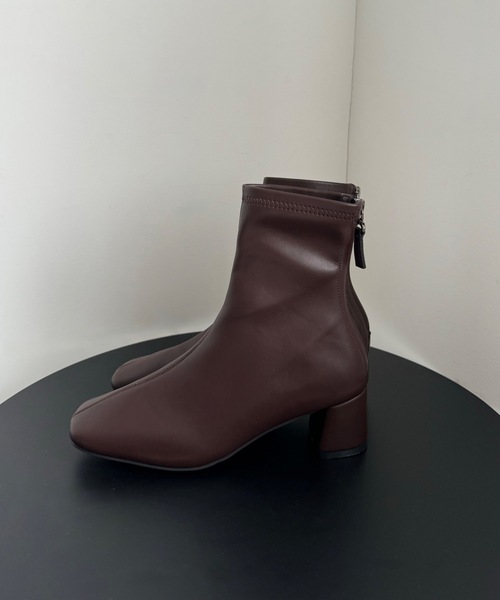 Amiur(エミレ)の「square toe short boots / スクエアトゥショートブーツ(ブーツ・レディース・ブラウン/アイボリー/ブラック・SMALL/MEDIUM/LARGE)」の6枚目の写真