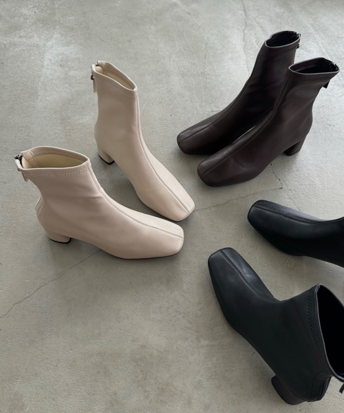 Amiur(エミレ)の「square toe short boots / スクエアトゥショートブーツ(ブーツ・レディース・ブラウン/アイボリー/ブラック・SMALL/MEDIUM/LARGE)」の4枚目の写真