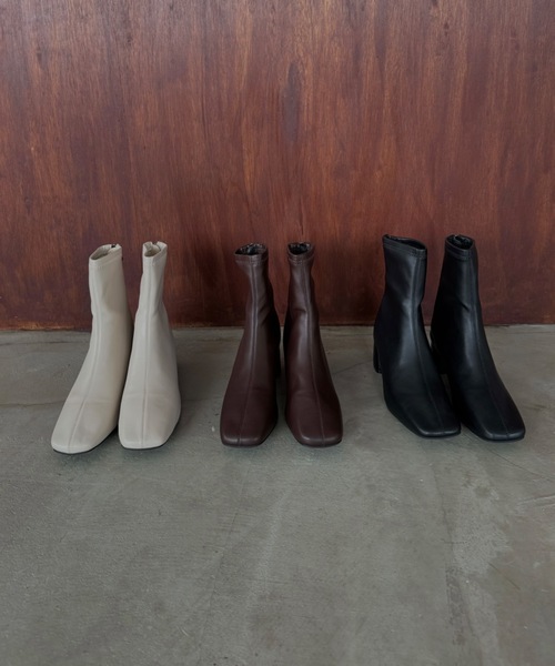 Amiur(エミレ)の「square toe short boots / スクエアトゥショートブーツ(ブーツ・レディース・ブラウン/アイボリー/ブラック・SMALL/MEDIUM/LARGE)」の8枚目の写真