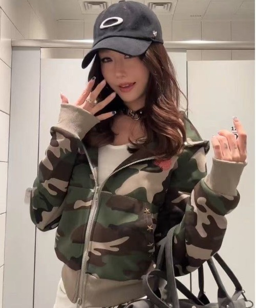 GEMEDA(ジェメダ)の「ピンクカモフラージュジップパーカー(パーカー・レディース・ピンク/カーキ・M)」の17枚目の写真