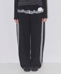 ILLIGO（イリゴ）の「ブルームラッフルレーススウェットパンツブラック（スウェットパンツ）」