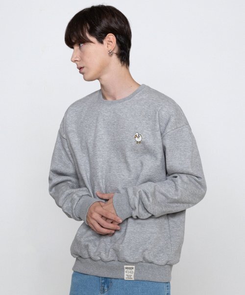 GRAVER（グレーバー）の「[UNISEX]ダックフラワー刺繍スマイルマンツーマン_グレー（スウェット・レディース・グレー・LARGE/MEDIUM/X-LARGE）」の2枚目の写真