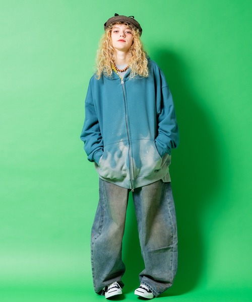 a.p.o.v.(エーピーオービー)の「a.p.o.v. フレイムスプレーグラデーションスウェットオーバーサイズジップアップパーカー(パーカー・メンズ・エメラルド/ブラック/グレー・ONESIZE)」の12枚目の写真