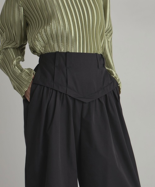 ARVELLIA(アルベリア)の「TUCKED CORESET PANTS(その他パンツ・レディース・サックスブルー/ブラック・M)」の16枚目の写真