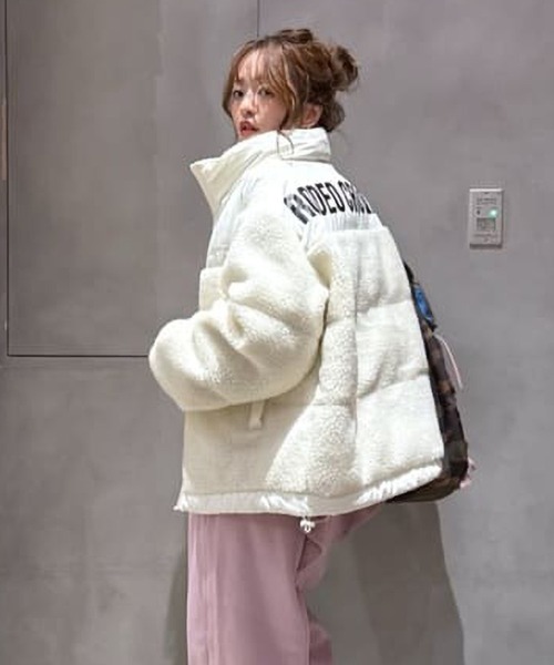 RODEO CROWNS WIDE BOWL（ロデオクラウンズワイドボウル）の「切り替えボアロゴジャケット（その他アウター・レディース・オフホワイト/カーキ/ブラック/ブラック系その他・FREE）」の2枚目の写真