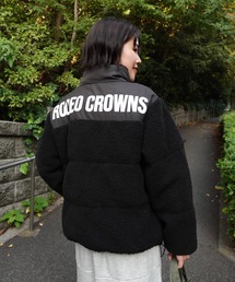 RODEO CROWNS WIDE BOWL（ロデオクラウンズワイドボウル）の「切り替えボアロゴジャケット（その他アウター）」